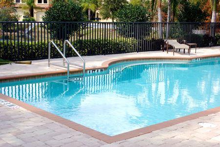 Top 5 Benefits of Hiring a Pool Cleaning Service in Tampa